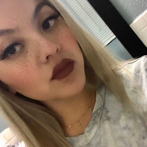 Meet your Posher, Arika - Picture 2 of 2